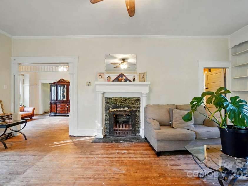 247 Park Avenue, Charlotte, NC 28203.  MLS# CAR4246095, YatesRealty ID 14294. 