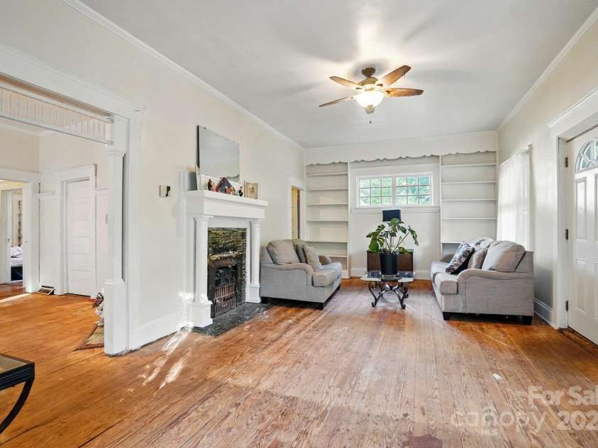 247 Park Avenue, Charlotte, NC 28203.  MLS# CAR4246095, YatesRealty ID 14294. 