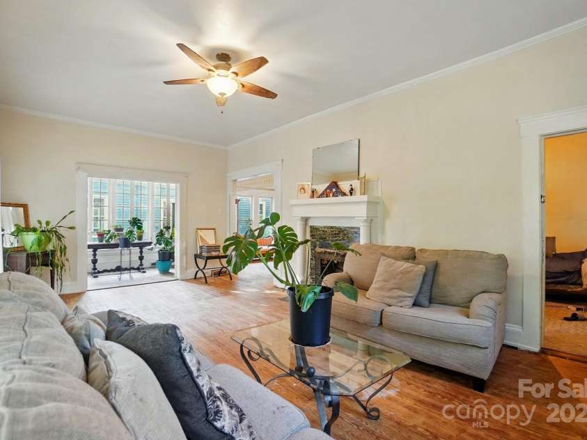 247 Park Avenue, Charlotte, NC 28203.  MLS# CAR4246095, YatesRealty ID 14294. 