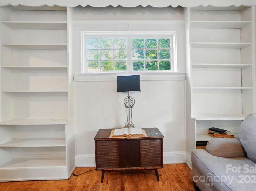 247 Park Avenue, Charlotte, NC 28203.  MLS# CAR4246095, YatesRealty ID 14294. 