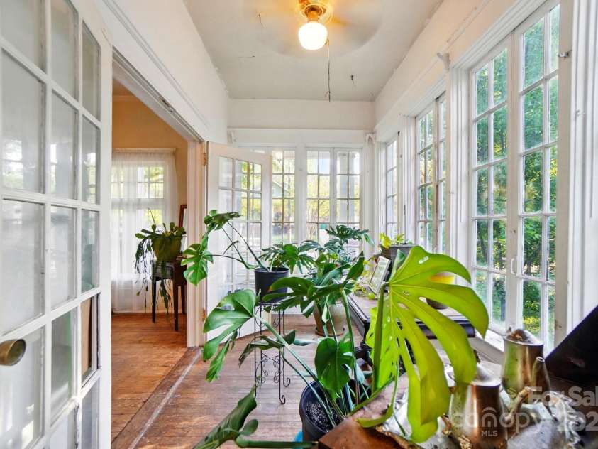 247 Park Avenue, Charlotte, NC 28203.  MLS# CAR4246095, YatesRealty ID 14294. 