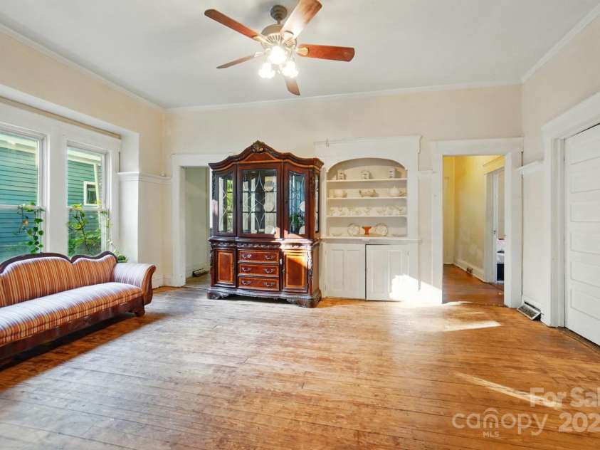 247 Park Avenue, Charlotte, NC 28203.  MLS# CAR4246095, YatesRealty ID 14294. 