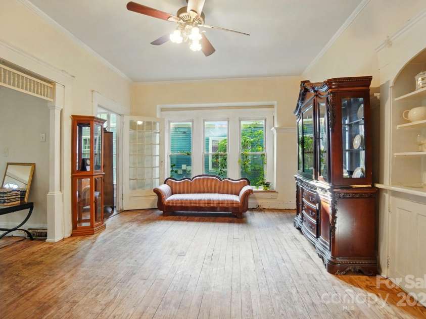 247 Park Avenue, Charlotte, NC 28203.  MLS# CAR4246095, YatesRealty ID 14294. 