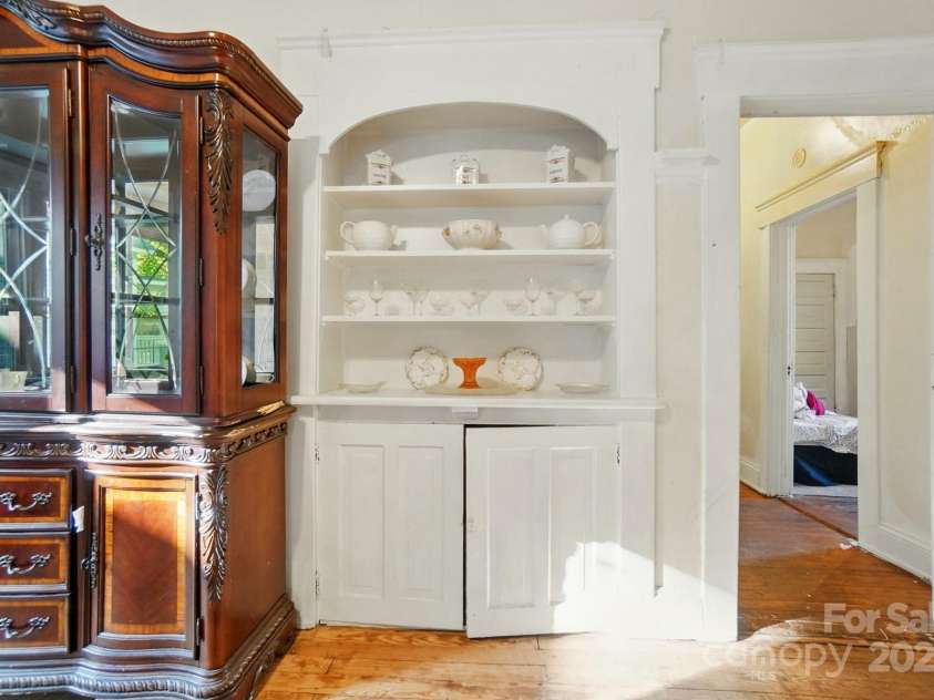 247 Park Avenue, Charlotte, NC 28203.  MLS# CAR4246095, YatesRealty ID 14294. 