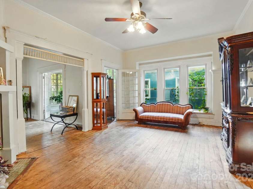 247 Park Avenue, Charlotte, NC 28203.  MLS# CAR4246095, YatesRealty ID 14294. 