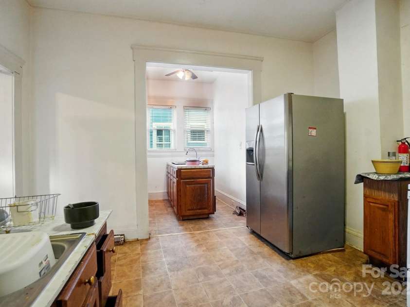 247 Park Avenue, Charlotte, NC 28203.  MLS# CAR4246095, YatesRealty ID 14294. 