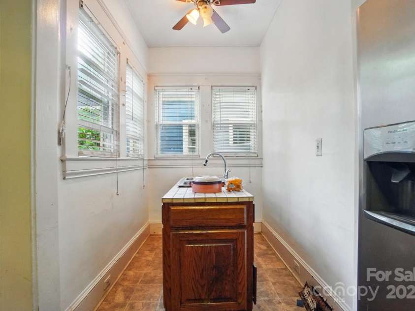 247 Park Avenue, Charlotte, NC 28203.  MLS# CAR4246095, YatesRealty ID 14294. 