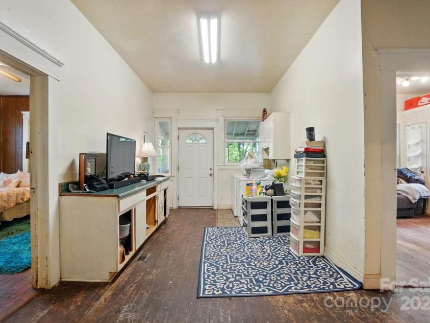 247 Park Avenue, Charlotte, NC 28203.  MLS# CAR4246095, YatesRealty ID 14294. 