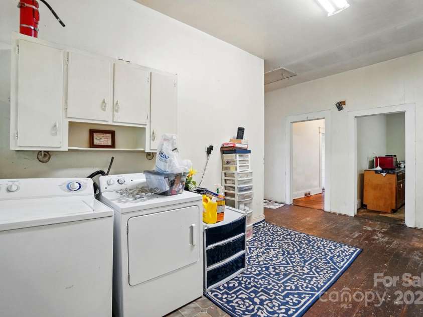 247 Park Avenue, Charlotte, NC 28203.  MLS# CAR4246095, YatesRealty ID 14294. 