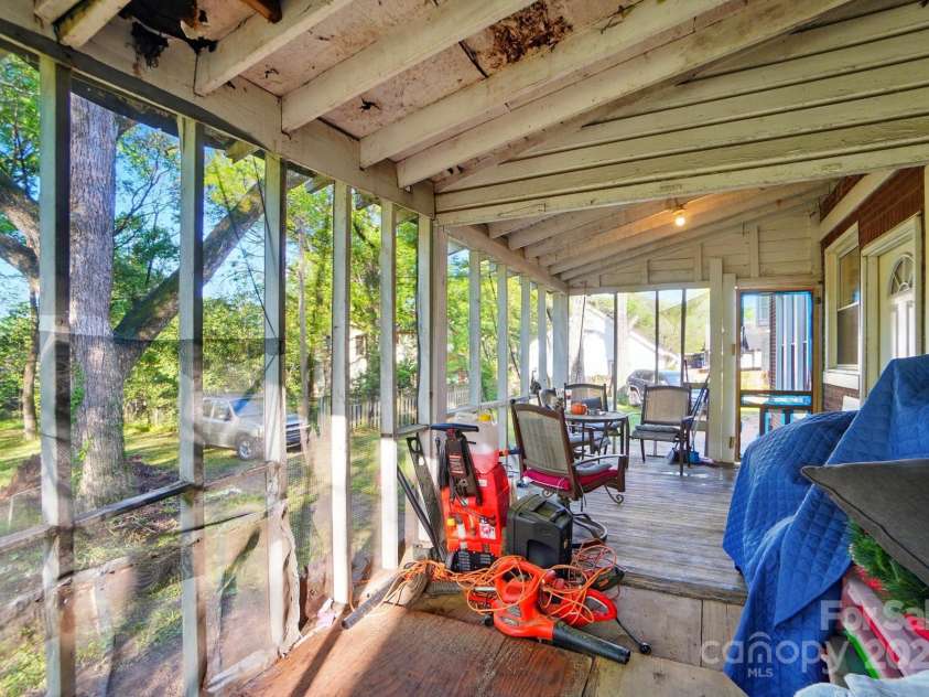 247 Park Avenue, Charlotte, NC 28203.  MLS# CAR4246095, YatesRealty ID 14294. 