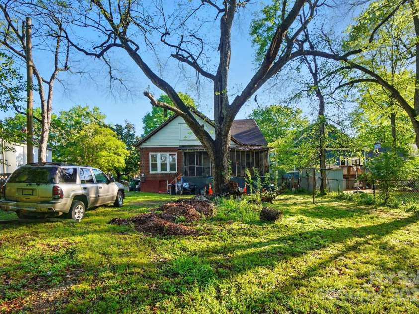 247 Park Avenue, Charlotte, NC 28203.  MLS# CAR4246095, YatesRealty ID 14294. 