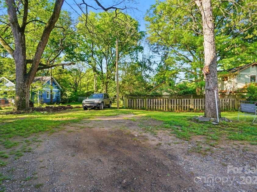 247 Park Avenue, Charlotte, NC 28203.  MLS# CAR4246095, YatesRealty ID 14294. 