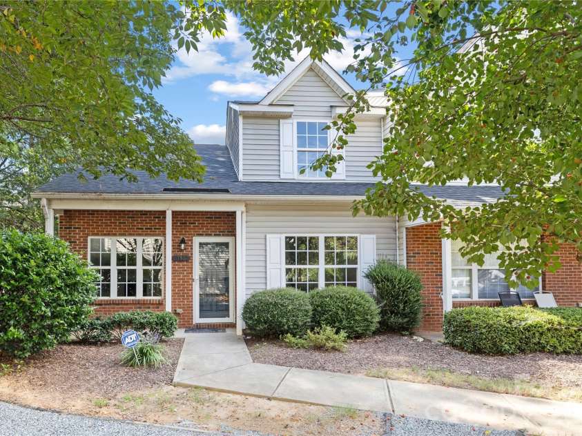 136 Mangum Circle, Mooresville, NC 28117.  MLS# CAR4372603, YatesRealty ID 14295. 