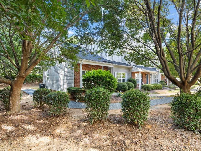 136 Mangum Circle, Mooresville, NC 28117.  MLS# CAR4372603, YatesRealty ID 14295. 