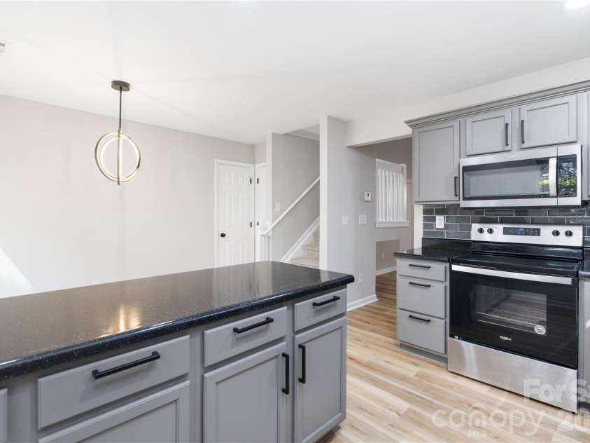 136 Mangum Circle, Mooresville, NC 28117.  MLS# CAR4372603, YatesRealty ID 14295. 