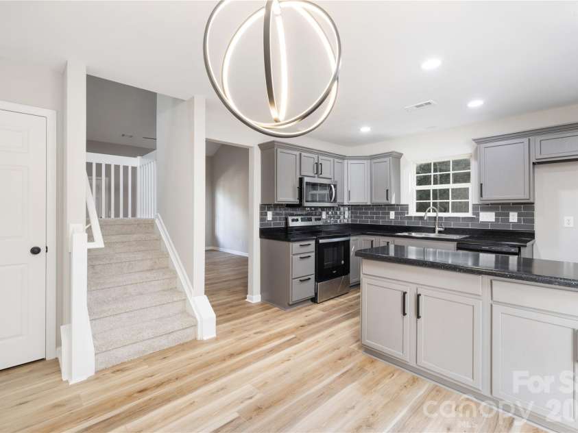 136 Mangum Circle, Mooresville, NC 28117.  MLS# CAR4372603, YatesRealty ID 14295. 