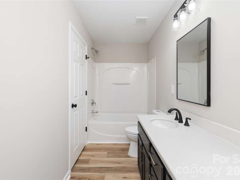 136 Mangum Circle, Mooresville, NC 28117.  MLS# CAR4372603, YatesRealty ID 14295. 