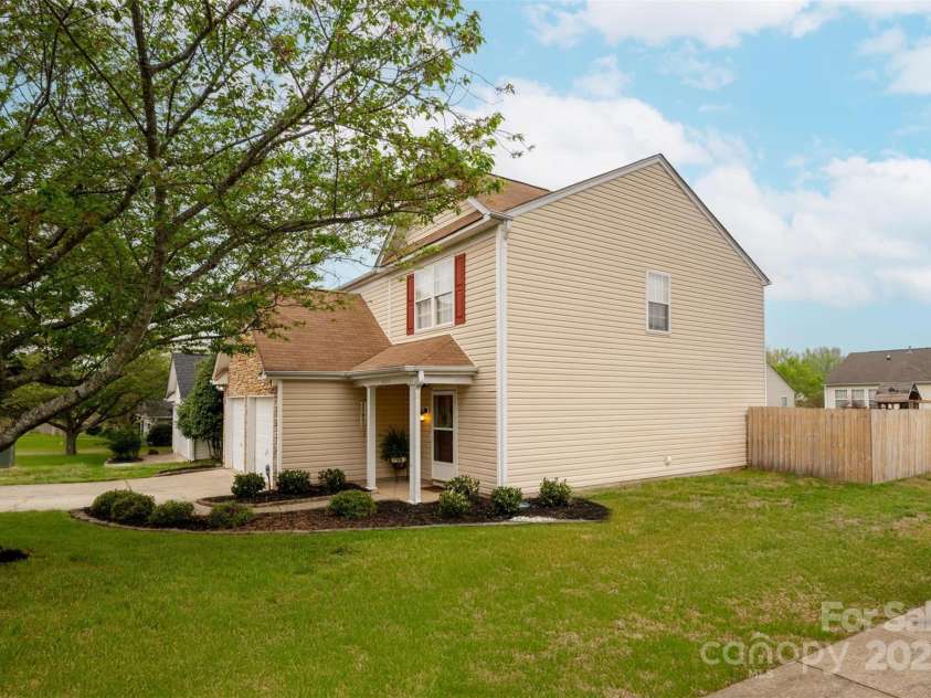 8604 Cedardale Ridge Court, Charlotte, NC 28269.  MLS# CAR4245985, YatesRealty ID 14295. CORNER,cul-de sac lot