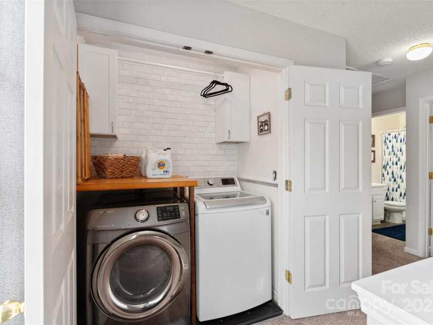 8604 Cedardale Ridge Court, Charlotte, NC 28269.  MLS# CAR4245985, YatesRealty ID 14295. UPGRADED laundry area with folding area