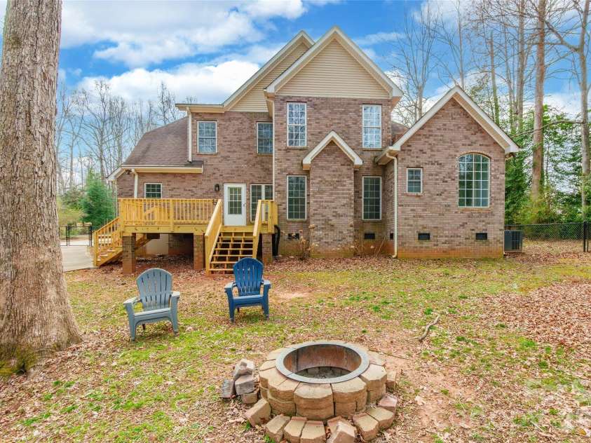 321 Forbes Court, Clover, SC 29710.  MLS# CAR4300918, YatesRealty ID 14296. 