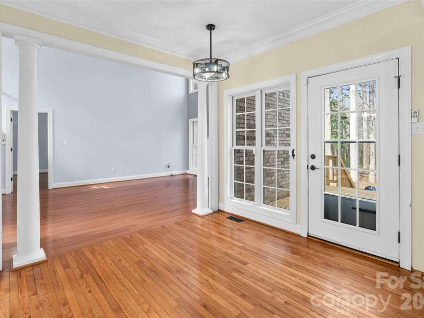 321 Forbes Court, Clover, SC 29710.  MLS# CAR4300918, YatesRealty ID 14296. Breakfast area