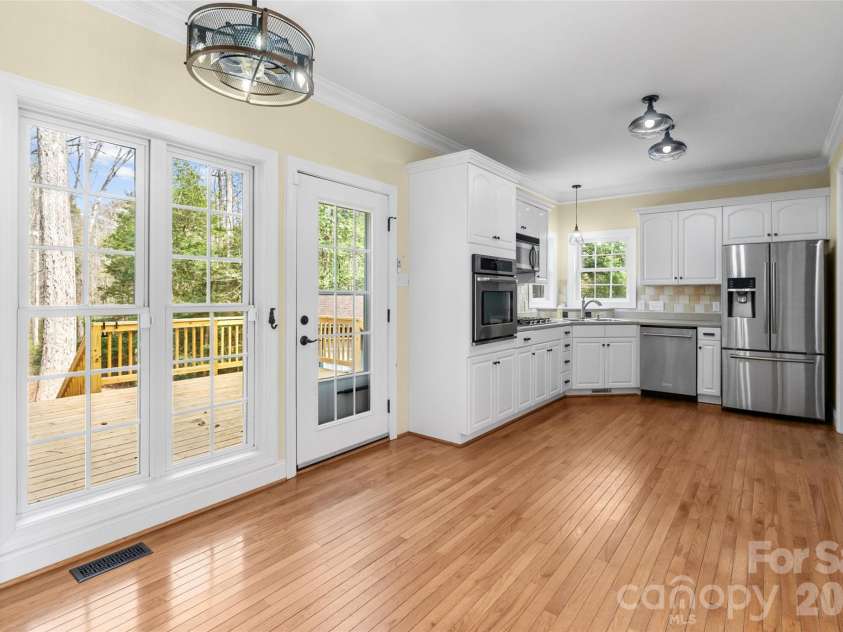 321 Forbes Court, Clover, SC 29710.  MLS# CAR4300918, YatesRealty ID 14296. Large open kitchen with eat in area