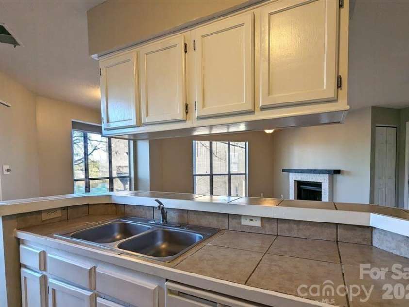 8137 Cedar Glen Drive, Charlotte, NC 28212.  MLS# CAR4357612, YatesRealty ID 14296. 