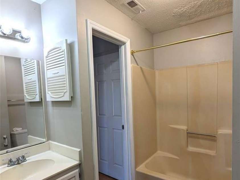 8137 Cedar Glen Drive, Charlotte, NC 28212.  MLS# CAR4357612, YatesRealty ID 14296. 