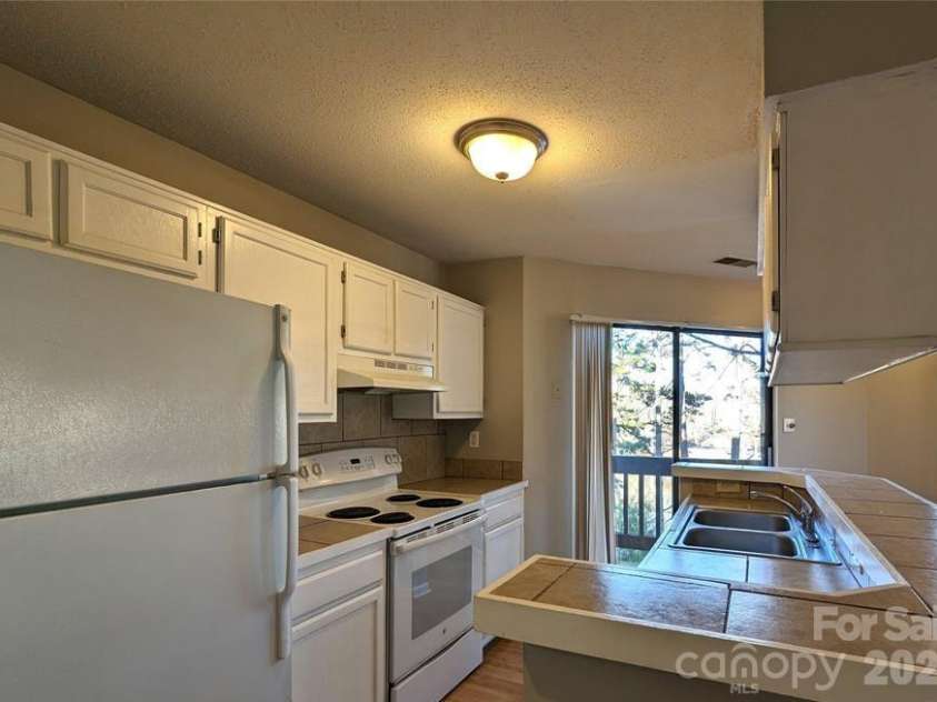 8137 Cedar Glen Drive, Charlotte, NC 28212.  MLS# CAR4357612, YatesRealty ID 14296. 