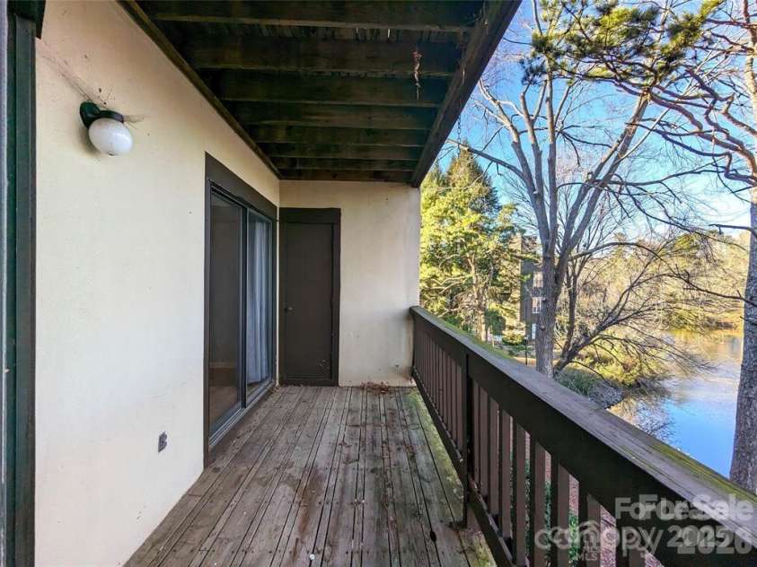 8137 Cedar Glen Drive, Charlotte, NC 28212.  MLS# CAR4357612, YatesRealty ID 14296. 