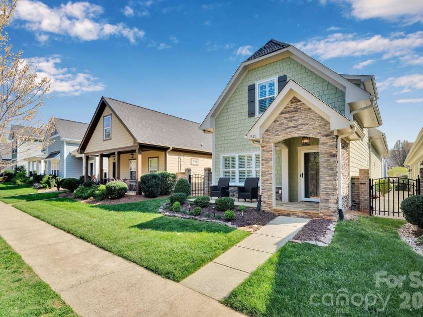 7526 Fairway Villa Circle, Denver, NC 28037.  MLS# CAR4363901, YatesRealty ID 14298. 