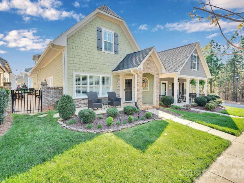 7526 Fairway Villa Circle, Denver, NC 28037.  MLS# CAR4363901, YatesRealty ID 14298. 