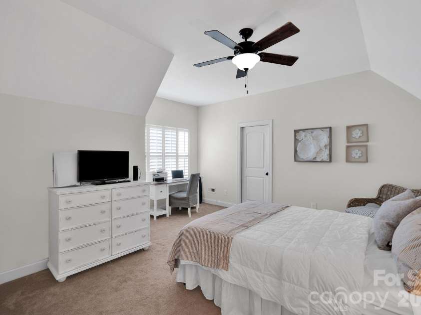 7526 Fairway Villa Circle, Denver, NC 28037.  MLS# CAR4363901, YatesRealty ID 14298. 