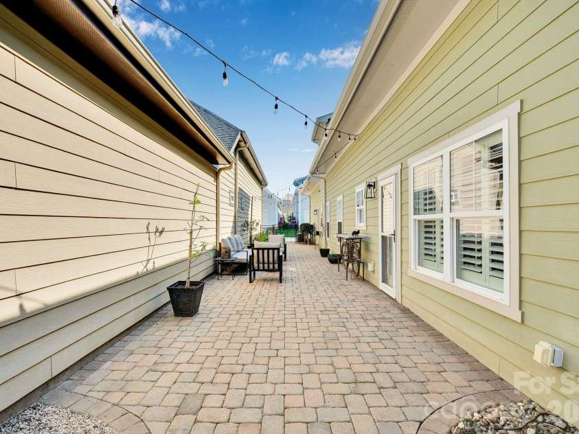 7526 Fairway Villa Circle, Denver, NC 28037.  MLS# CAR4363901, YatesRealty ID 14298. 