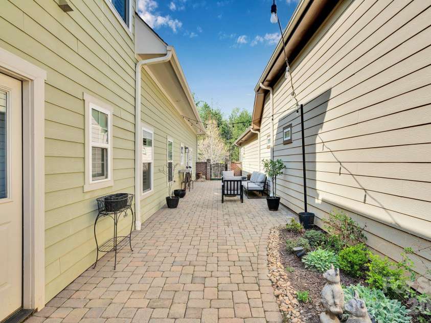 7526 Fairway Villa Circle, Denver, NC 28037.  MLS# CAR4363901, YatesRealty ID 14298. 