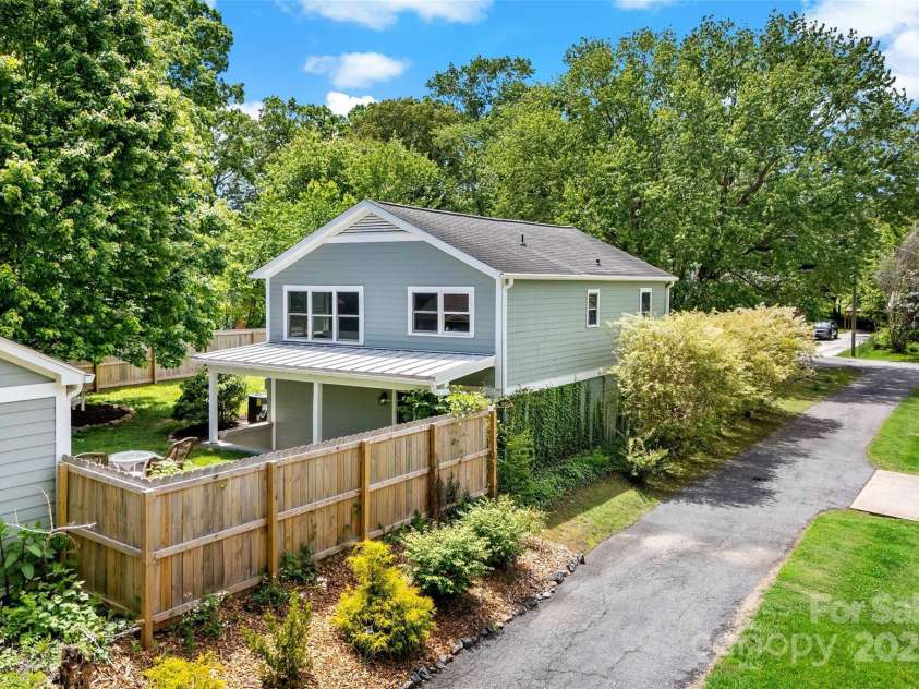 24 Browndale Road, Asheville, NC 28805.  MLS# CAR4258760, YatesRealty ID 14299. 