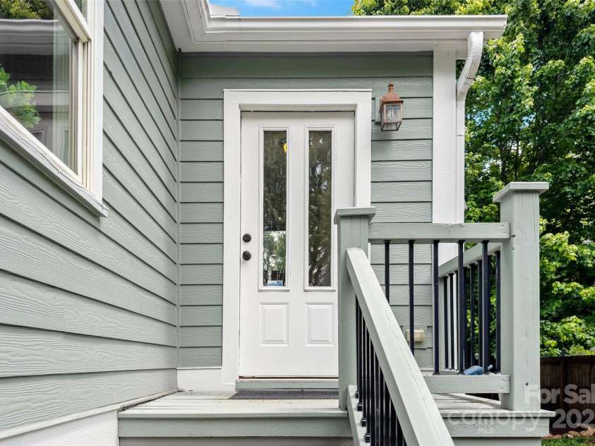 24 Browndale Road, Asheville, NC 28805.  MLS# CAR4258760, YatesRealty ID 14299. 