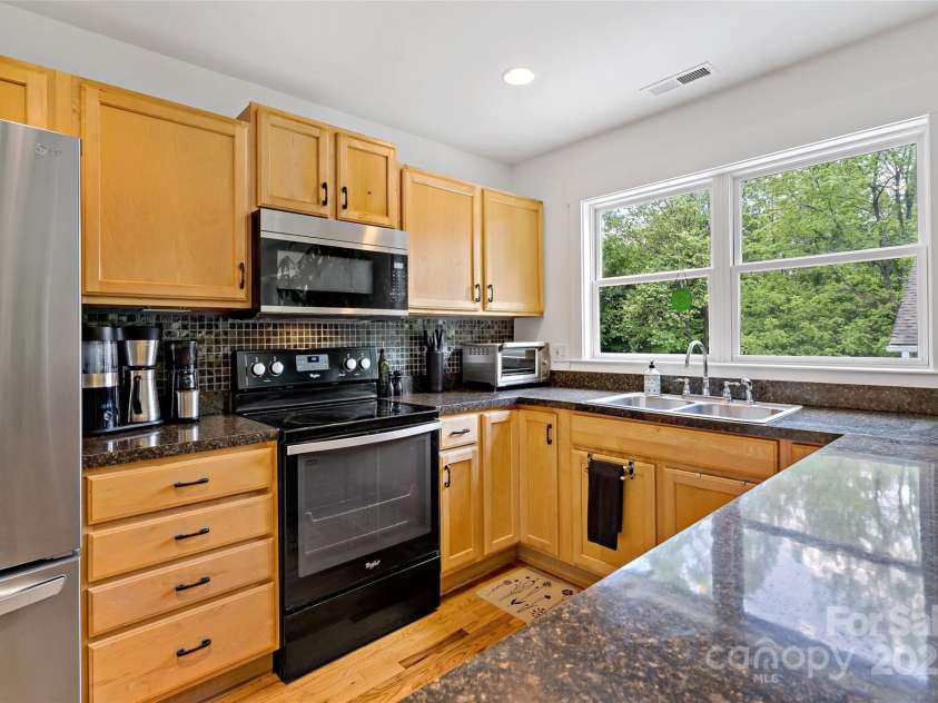 24 Browndale Road, Asheville, NC 28805.  MLS# CAR4258760, YatesRealty ID 14299. 