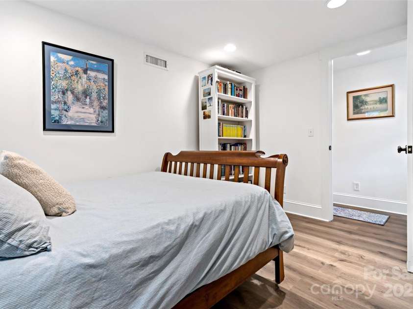 24 Browndale Road, Asheville, NC 28805.  MLS# CAR4258760, YatesRealty ID 14299. 