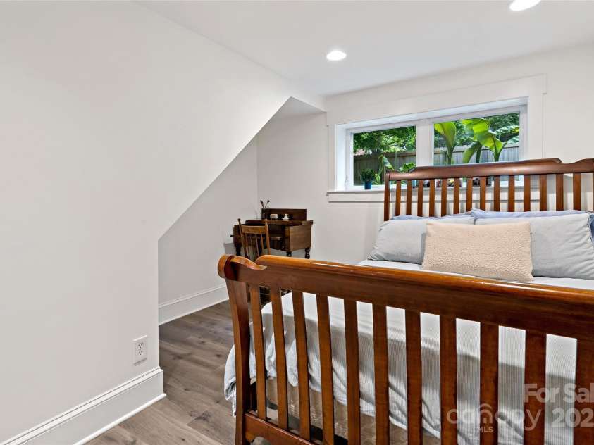 24 Browndale Road, Asheville, NC 28805.  MLS# CAR4258760, YatesRealty ID 14299. 