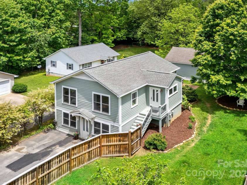 24 Browndale Road, Asheville, NC 28805.  MLS# CAR4258760, YatesRealty ID 14299. 