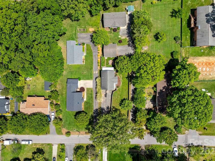 24 Browndale Road, Asheville, NC 28805.  MLS# CAR4258760, YatesRealty ID 14299. 