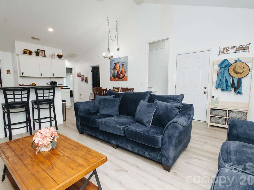 62 Glenview Street, Marion, NC 28752.  MLS# CAR4366559, YatesRealty ID 14299. 