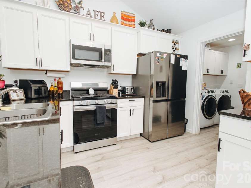 62 Glenview Street, Marion, NC 28752.  MLS# CAR4366559, YatesRealty ID 14299. 