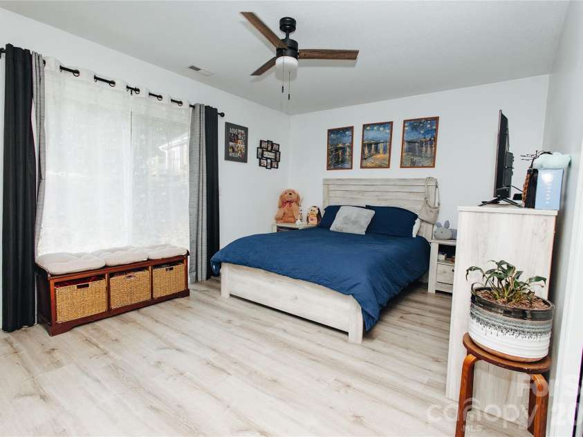 62 Glenview Street, Marion, NC 28752.  MLS# CAR4366559, YatesRealty ID 14299. 