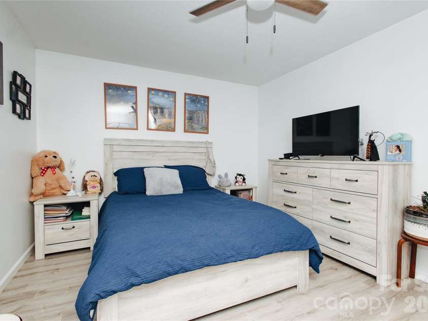 62 Glenview Street, Marion, NC 28752.  MLS# CAR4366559, YatesRealty ID 14299. 