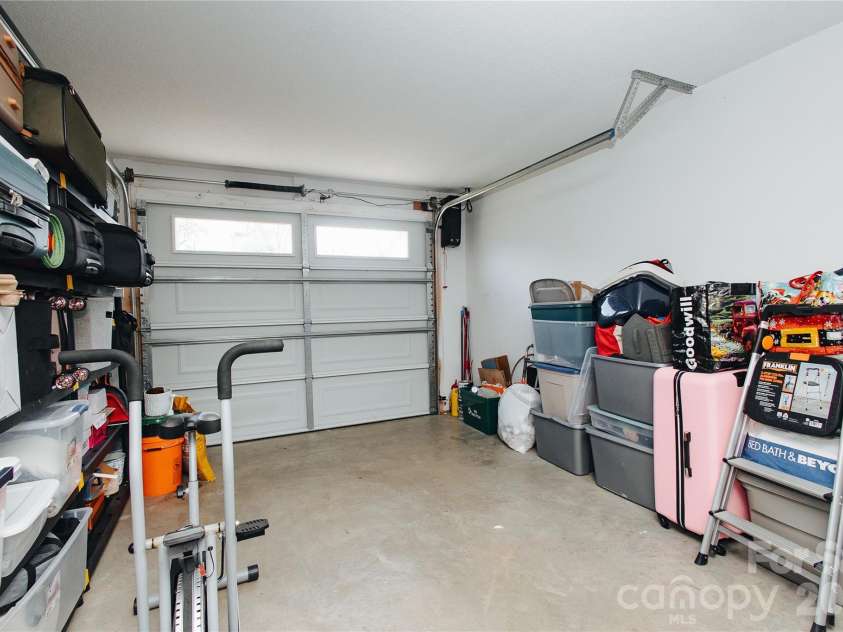 62 Glenview Street, Marion, NC 28752.  MLS# CAR4366559, YatesRealty ID 14299. 