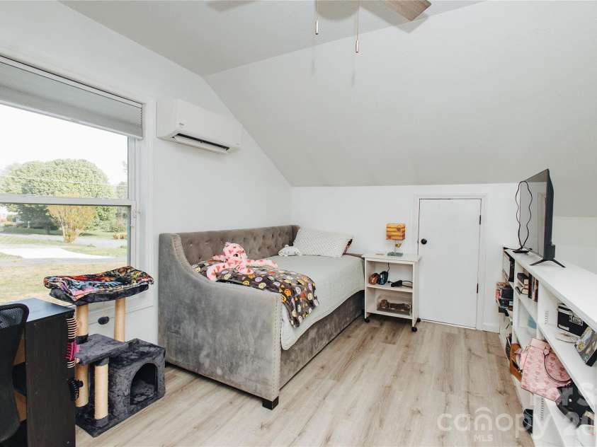 62 Glenview Street, Marion, NC 28752.  MLS# CAR4366559, YatesRealty ID 14299. 