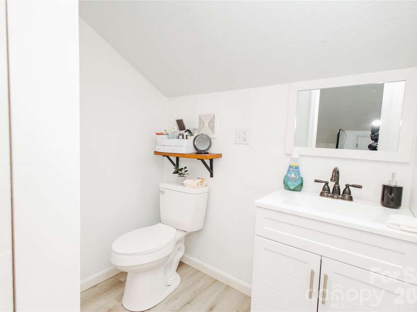 62 Glenview Street, Marion, NC 28752.  MLS# CAR4366559, YatesRealty ID 14299. 