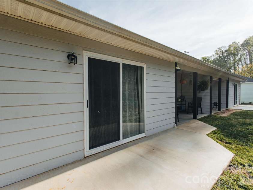 62 Glenview Street, Marion, NC 28752.  MLS# CAR4366559, YatesRealty ID 14299. 